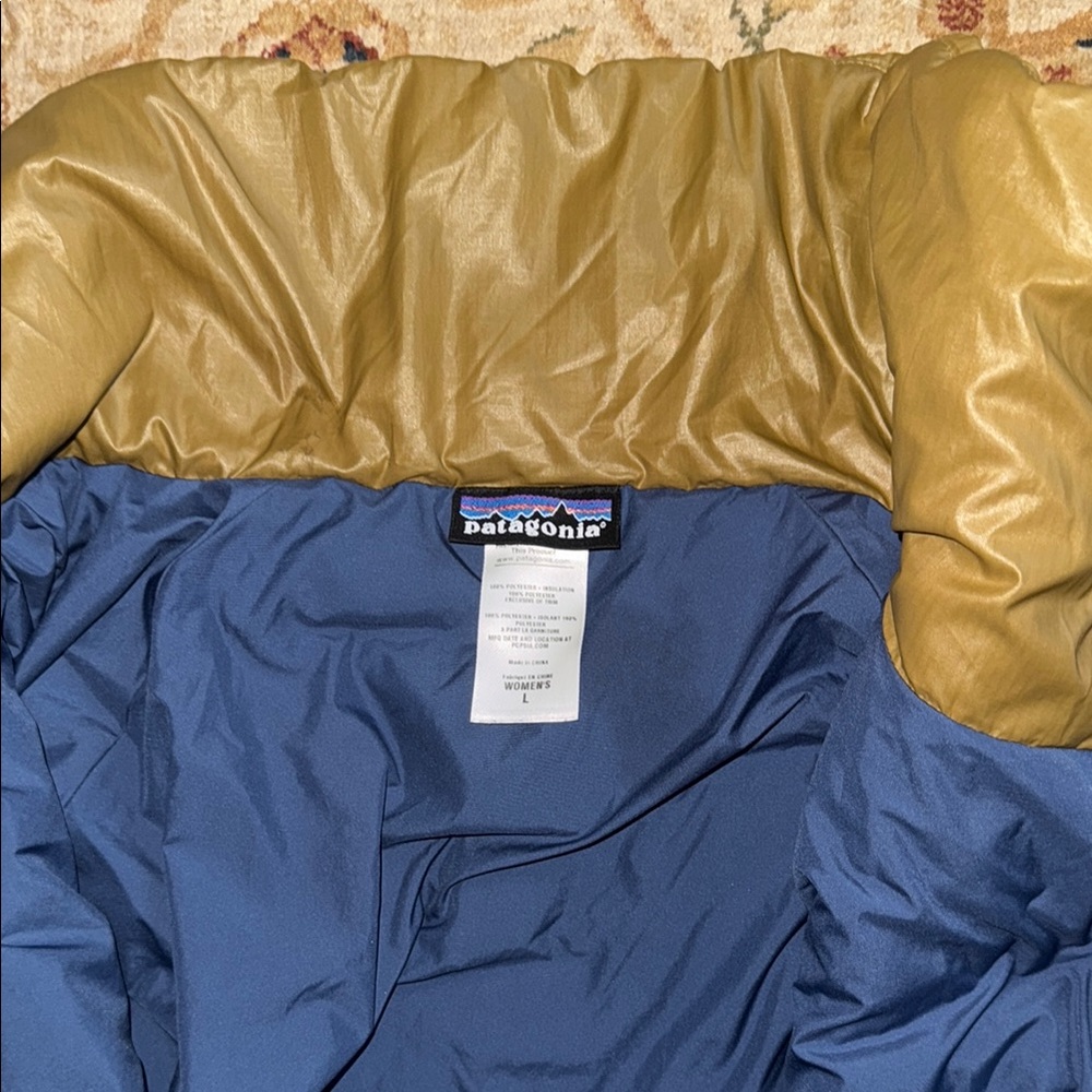 Patagonia Quilted Women's Coat - Picture 3 of 5